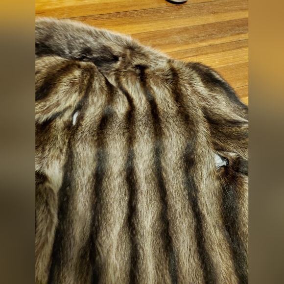 Pre-owned fur coat - Picture 2 of 8